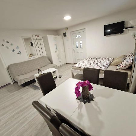 Guesthouse Ella Slunj Eksteriør bilde