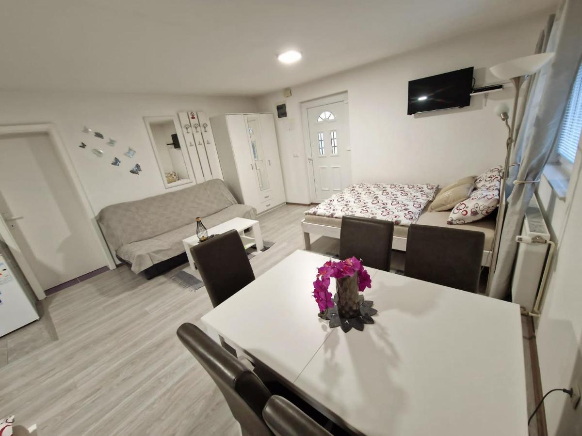 Guesthouse Ella Slunj Eksteriør bilde